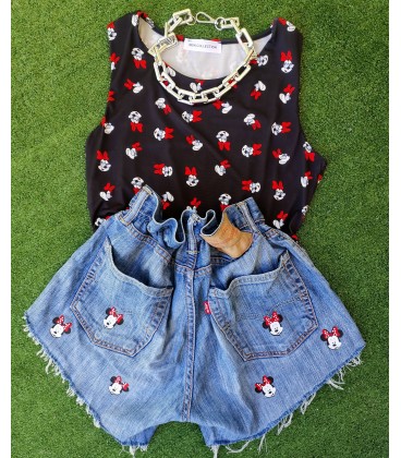 Short Levis minnie